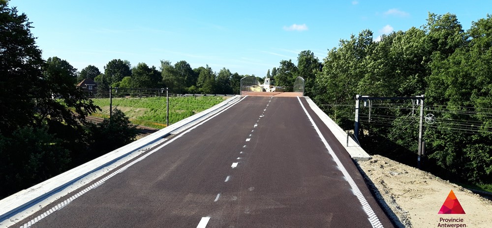 1033 Fietsostrade Antwerpen-Lier:  fietsbrug over spoorbundel te Mortsel_1