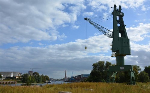 Plaatsen van historische havenkranen aan de Oude Dokken